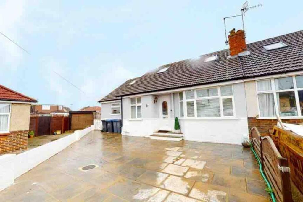 Love Lancing By The Sea With Optional Large Hot Tub Sleeps Up To 8 & Free Parking Villa Eksteriør billede