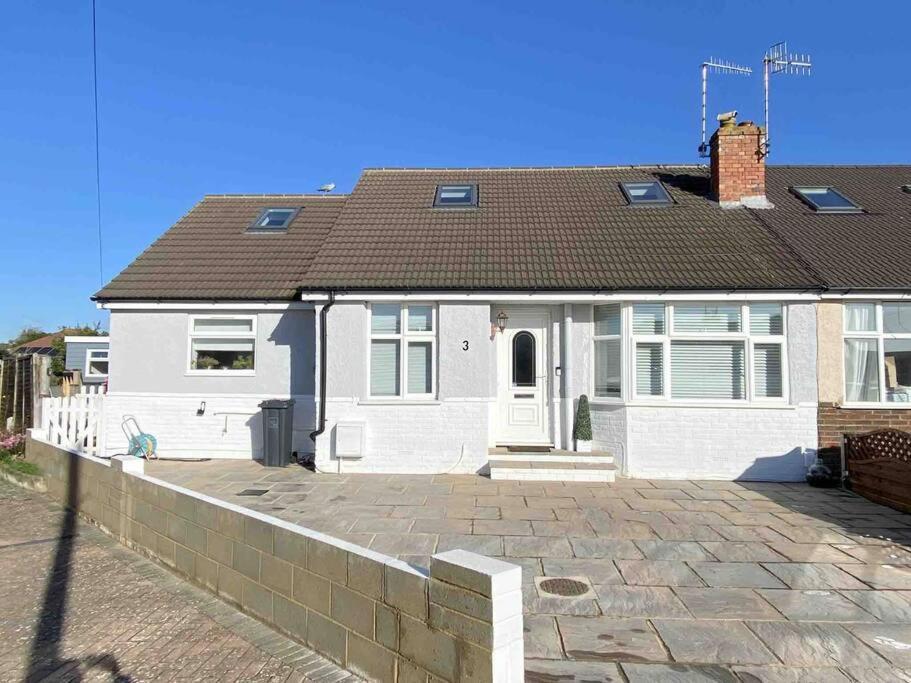 Love Lancing By The Sea With Optional Large Hot Tub Sleeps Up To 8 & Free Parking Villa Eksteriør billede