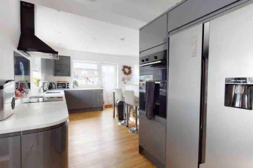 Love Lancing By The Sea With Optional Large Hot Tub Sleeps Up To 8 & Free Parking Villa Eksteriør billede